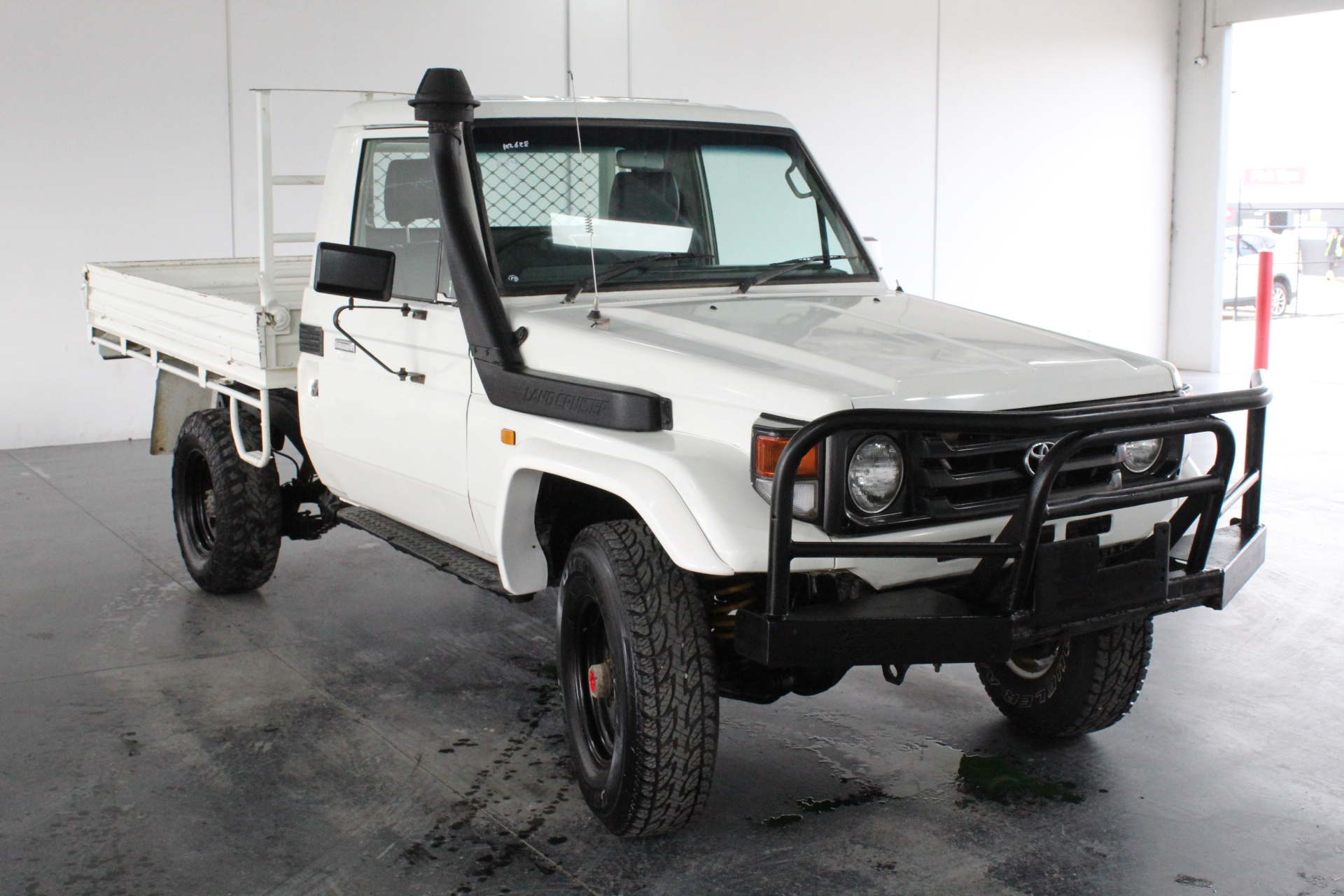 Quantity of 200 1650mm Star Pickets (Unused),