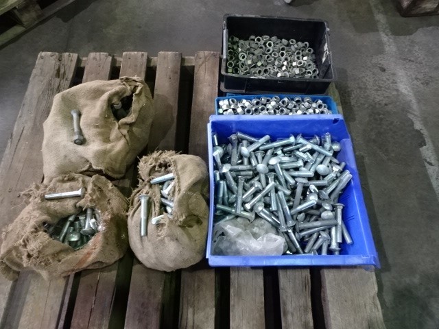 2 x Pack of 50pc SURF Tropical Scent Laundy Capsules. N.B: Damaged packagin