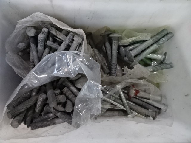 3 x JOHNSON'S Body Care Moisturising Body Wash w/ Shea Butter, Vitamin E &