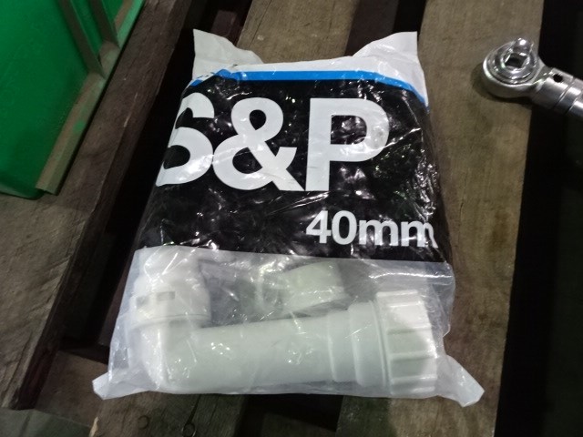 BERKSHIRE LIFE Reversible Printed Plush Throw, 152cm x 178cm, Grey.