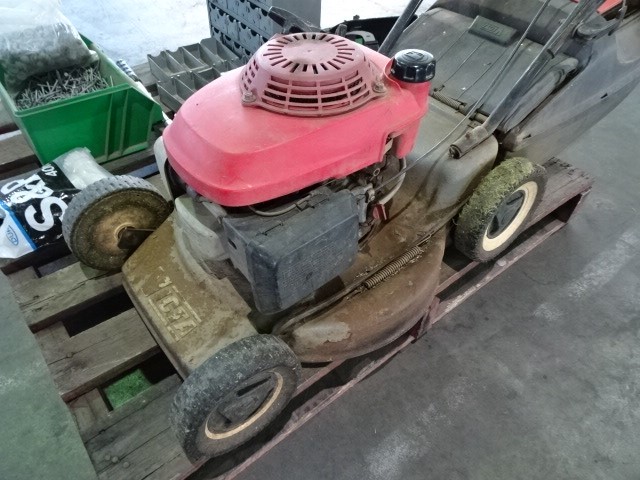 SLING IT Minstrel Medieval Sausage Slinging Game. NB: Used, not in original