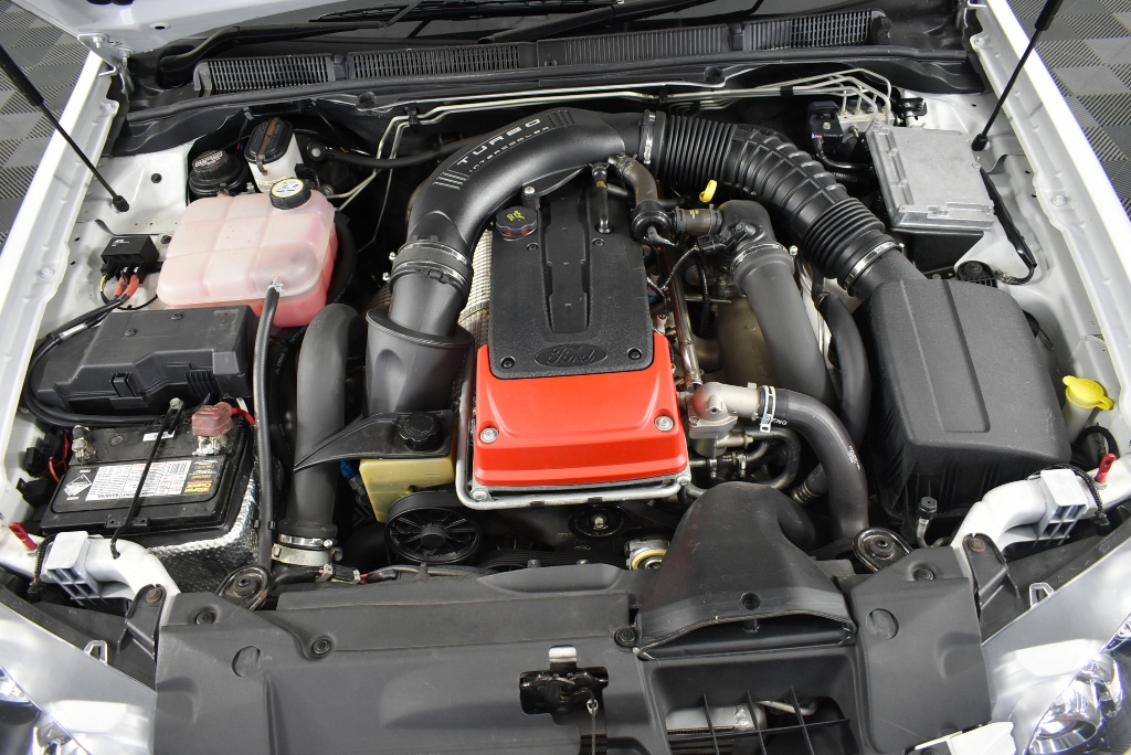 2 x LINDT Assorted Chocolate Gold Bag, 606g. N.B: Damaged packaging.