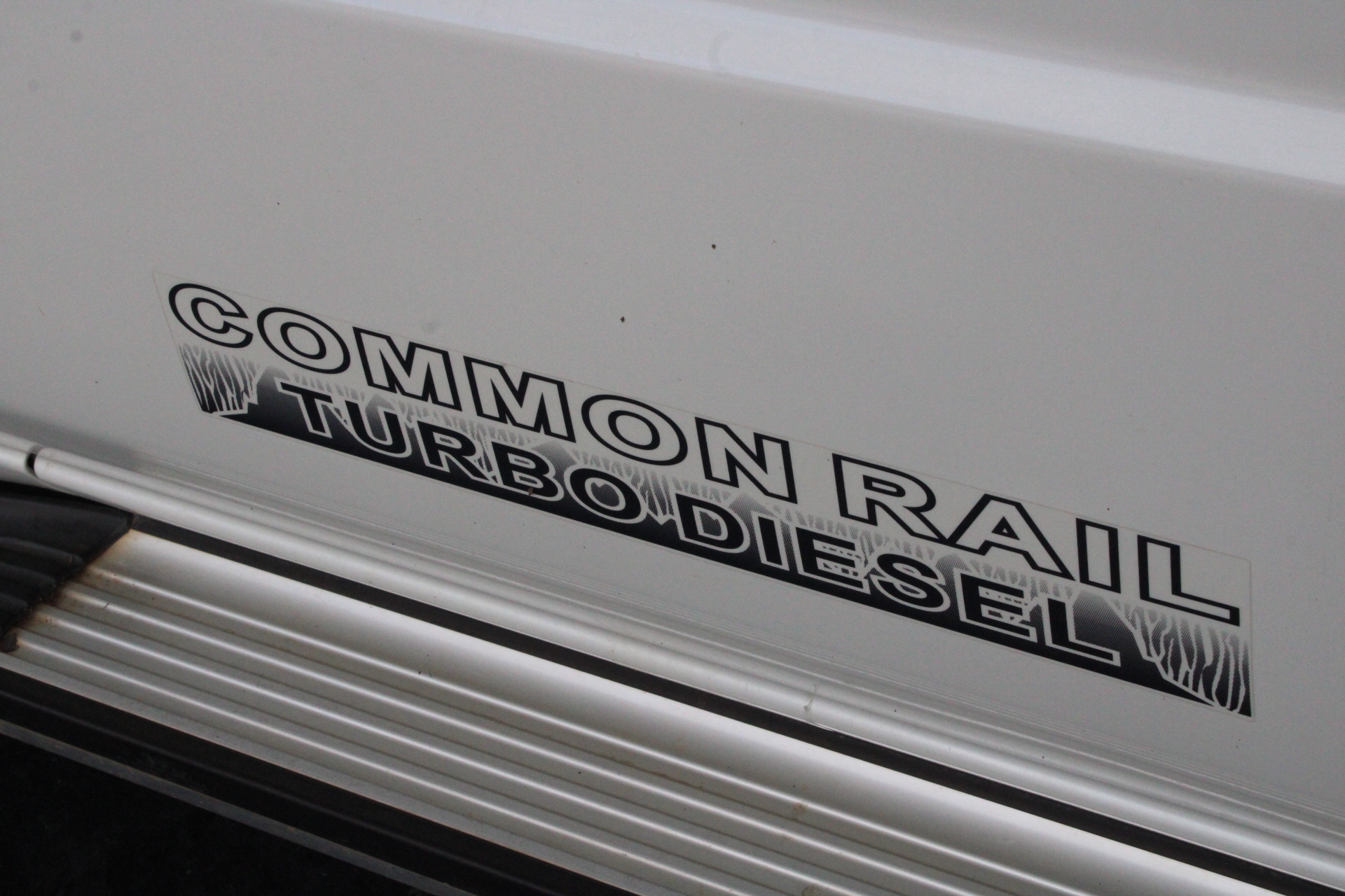 Yamaha HS4 W Compact 2-Way Powered 4.5-Inch Studio Monitor Speakers, White