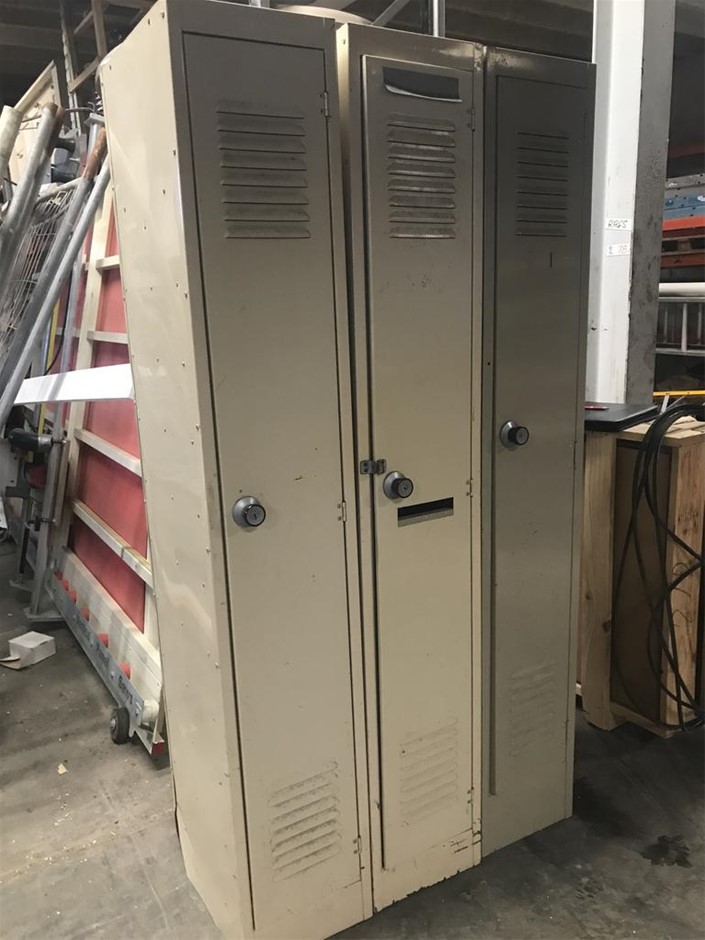 2 x SIGNATURE Women's Straight Jean, Size 8, 99% Cotton, Black.