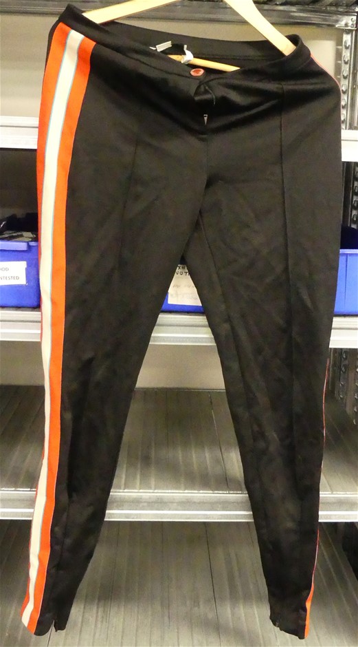 SENSH 600g Axe with Fibreglass Rubber Grip Handle. <b>You must be 18 years