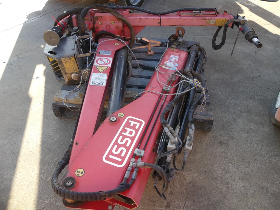 KIMBERLY-CLARK WYPALL Self-Dispensing Box of 150 Heavy Duty Cleaning Wipes,