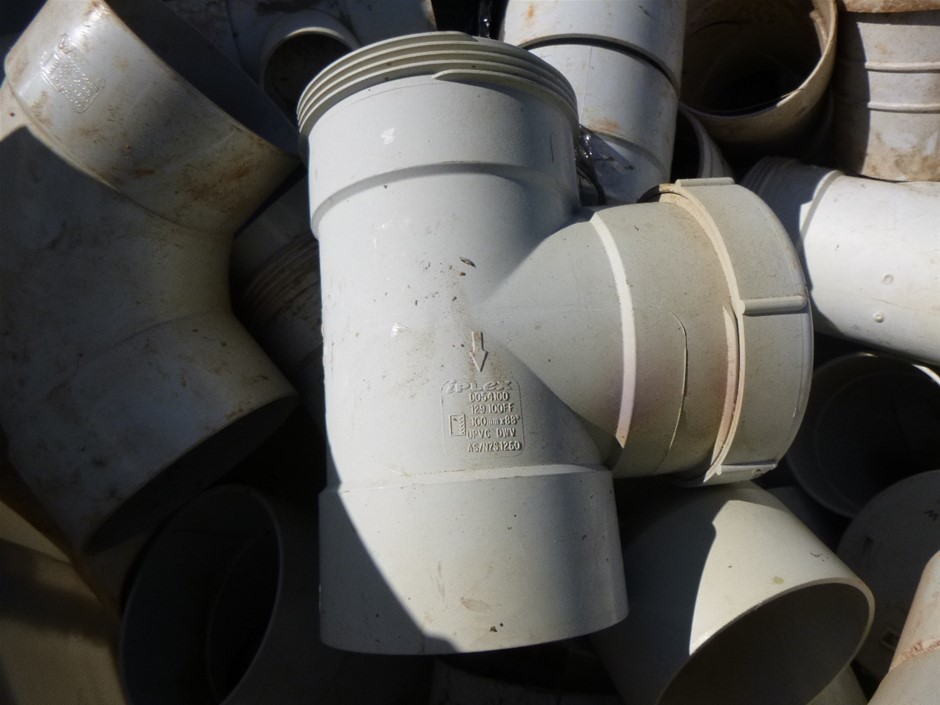 End of Lease Sale: 9x Bluetooth and Wired Headphones: