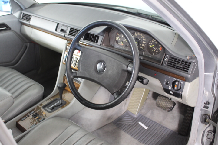 De Bortoli `Sacred Hill` Sparkling Brut NV (6x 750mL), Riverina, NSW.