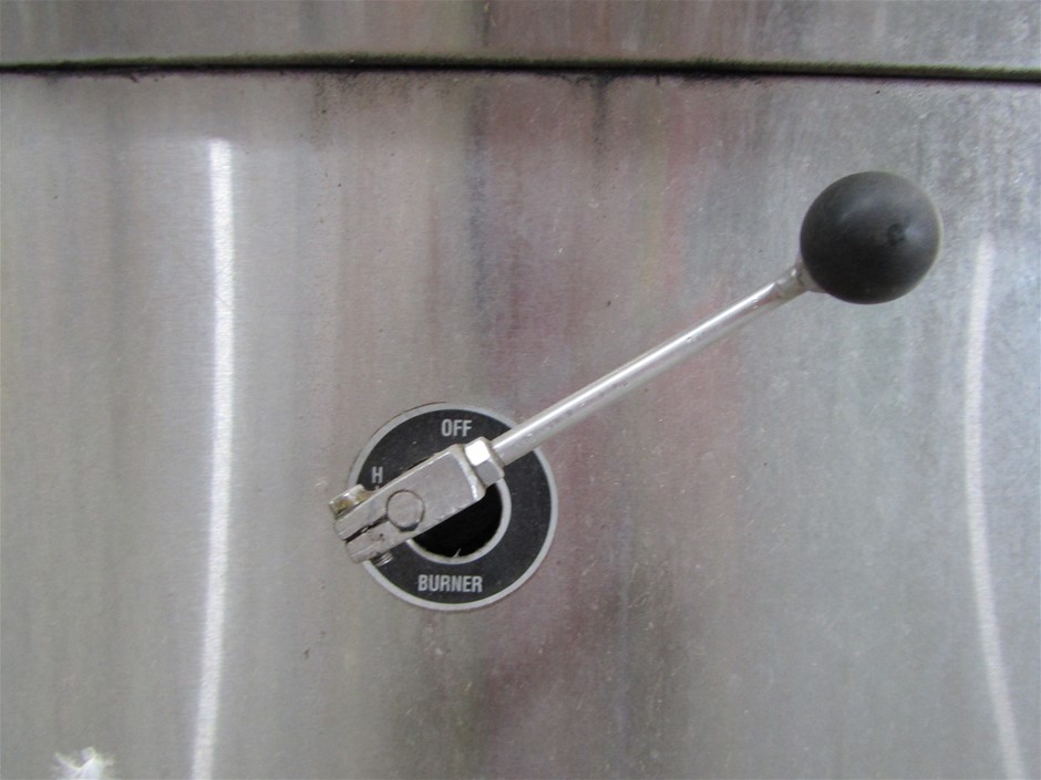 The Hero `Preservative Free` Pinot Noir 2023 (6x 750mL) SA