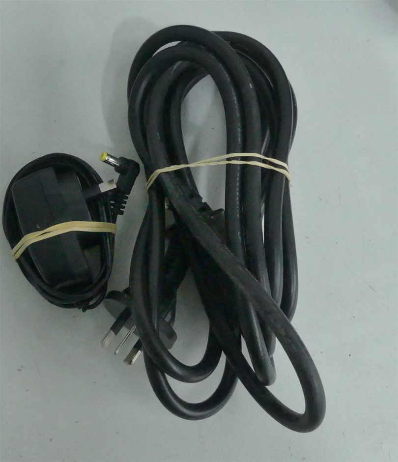 <p>Metal tool box</p>