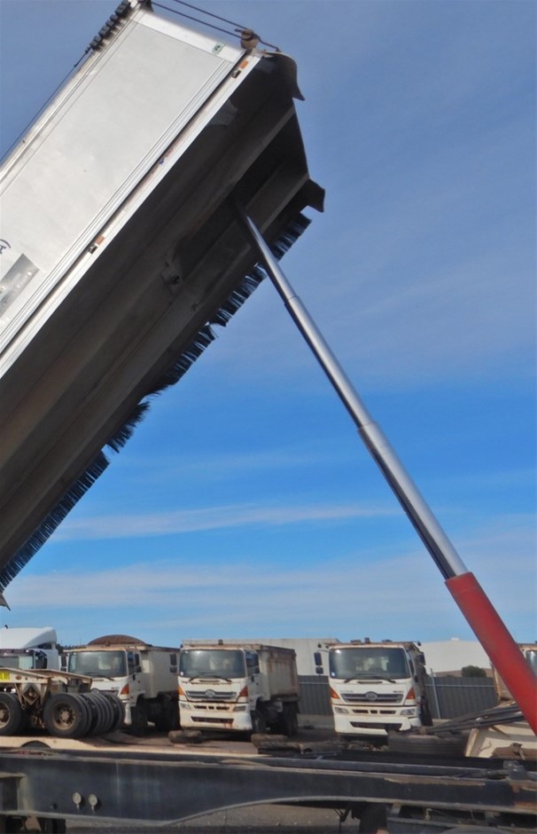 Lindeman's Early Harvest Crisp Chardonnay (6x 750mL).