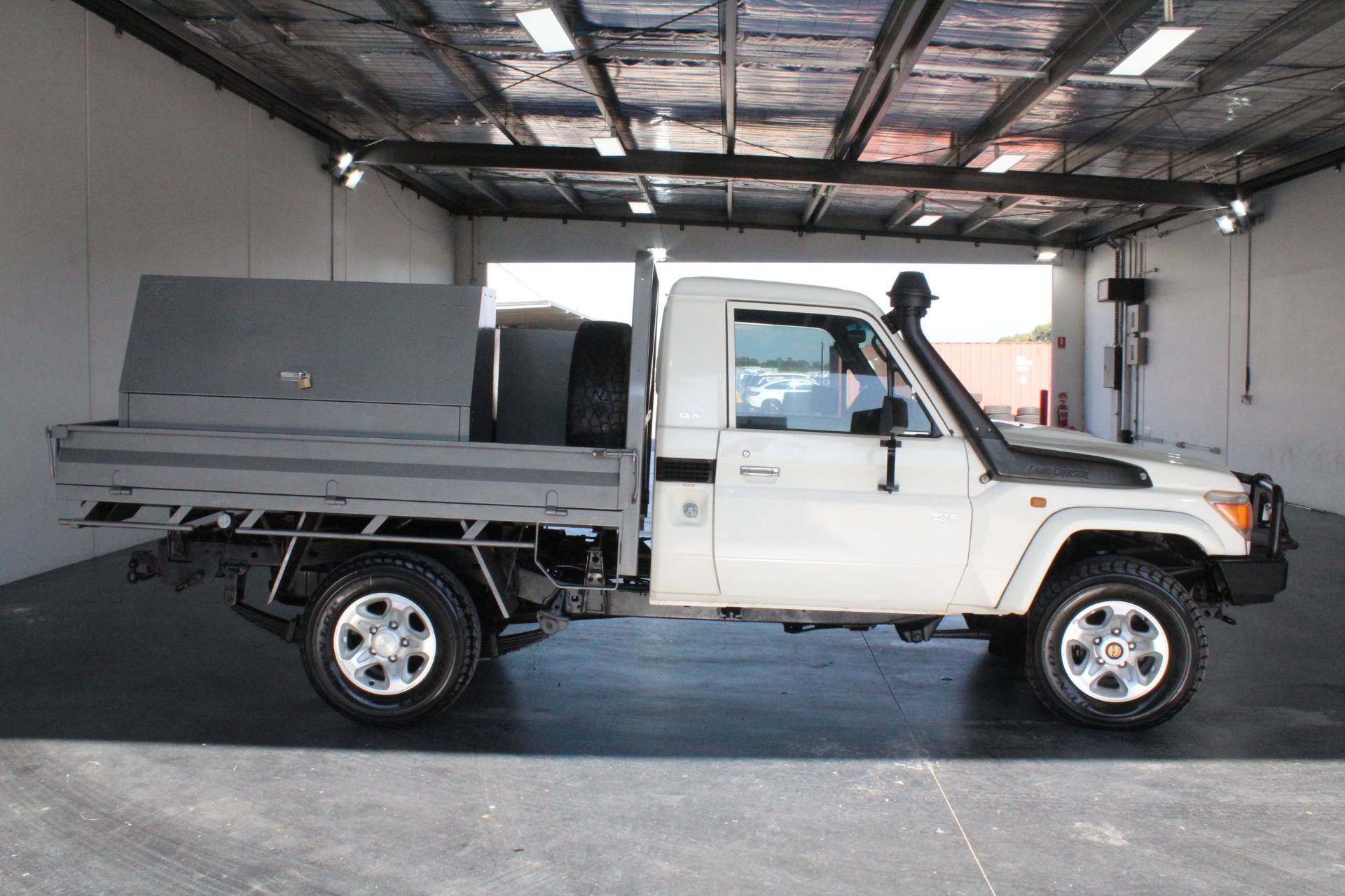 Copper Water Bottle Hammered 1 Litre for Ayurvedic Health Benefits