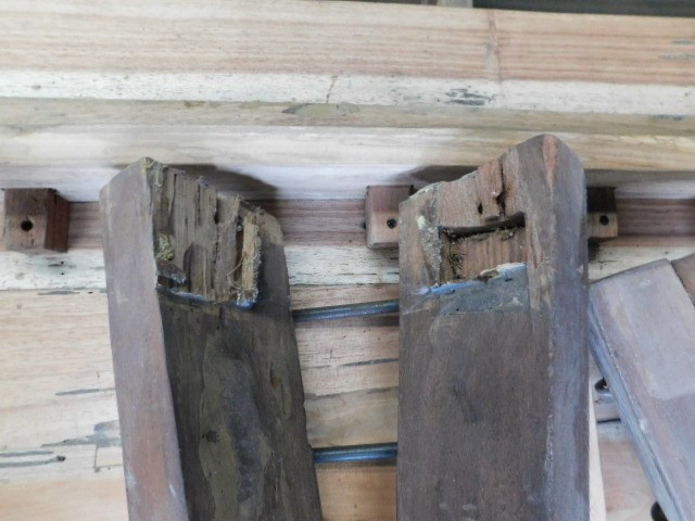 1/100 Scottdale gold bar unc