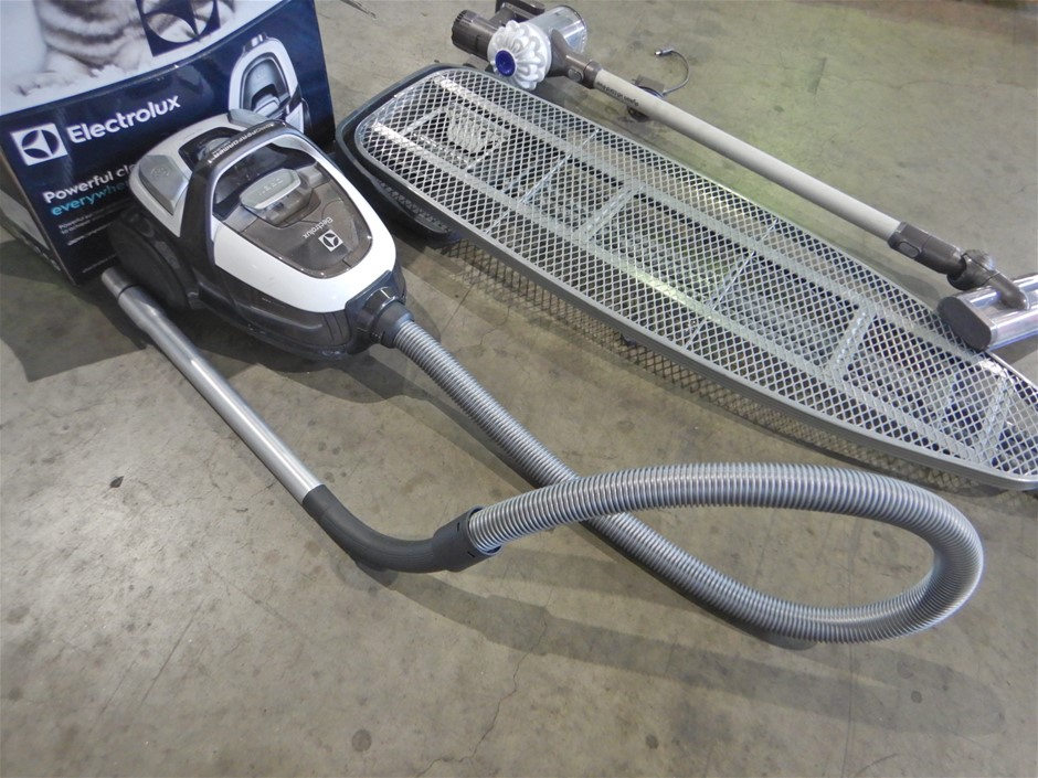 1/100 Scottdale gold bar x 2, 1g Valcumbi & 1Germania Silver bar x 2 each