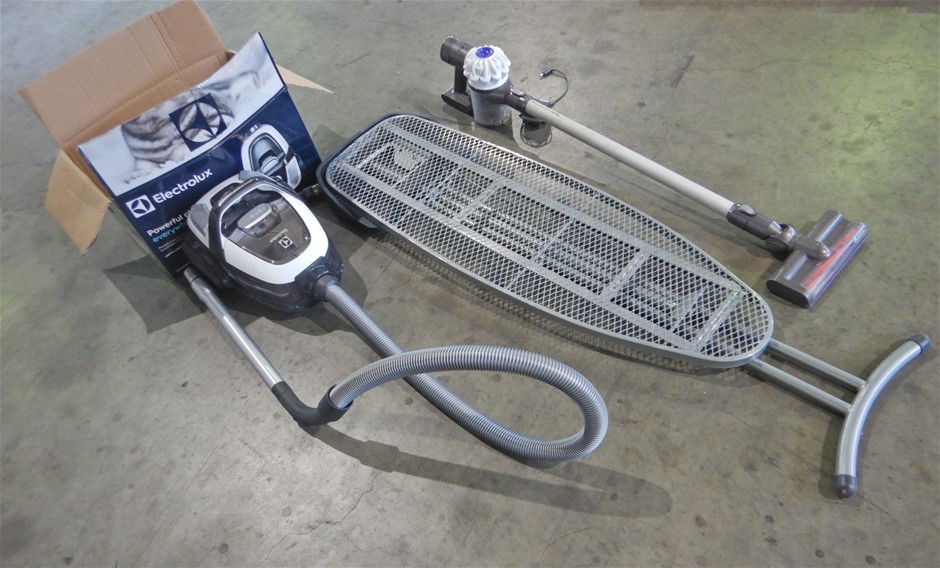 Vintage Enameled Easter Egg Diamante Jewelry Organizer Trinket Box Décor