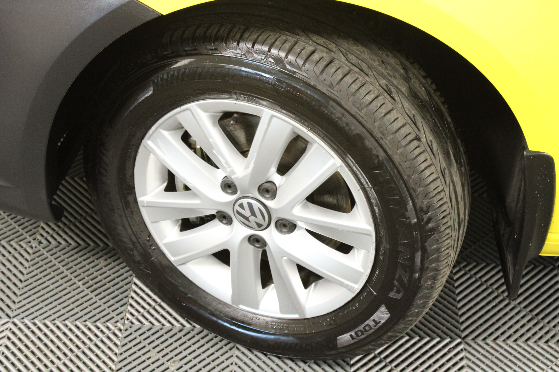 Aboriginal Flag, 1/10th Oz (ApproX) 999 Pure Solid Silver Bullion Coin,COA