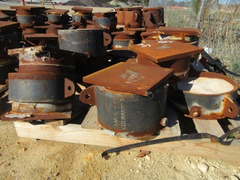 2010 BATHURST WINNER ANTIQUE GOLD MEDALLION BOX LOWNDES HOLDEN VE COMMODORE