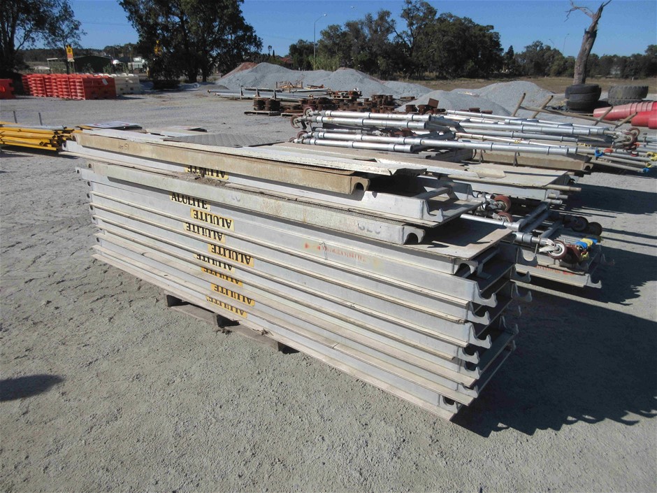 0.11 carat white 5 diamonds round