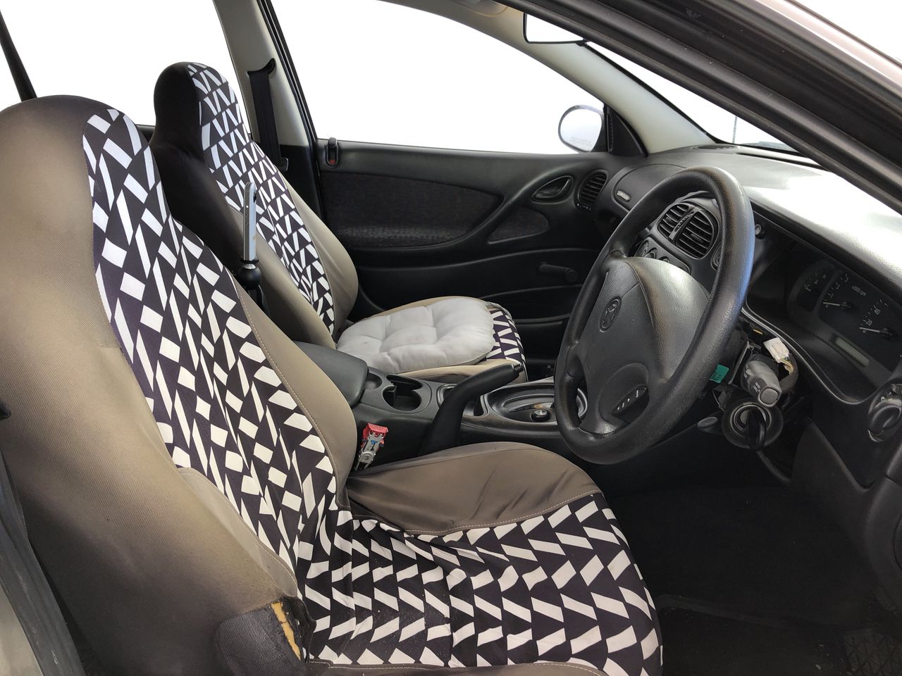 Duchesse De Paris Brut Blanc De Blancs NV (6x 750mL), France.