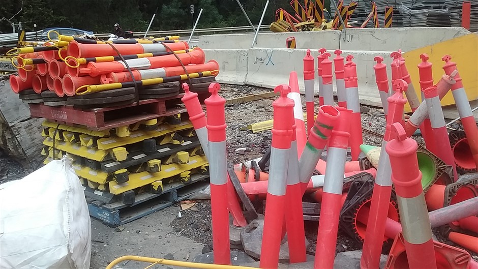 Quantity of 1 26.5-25 Earthmoving Tyre(Unused)