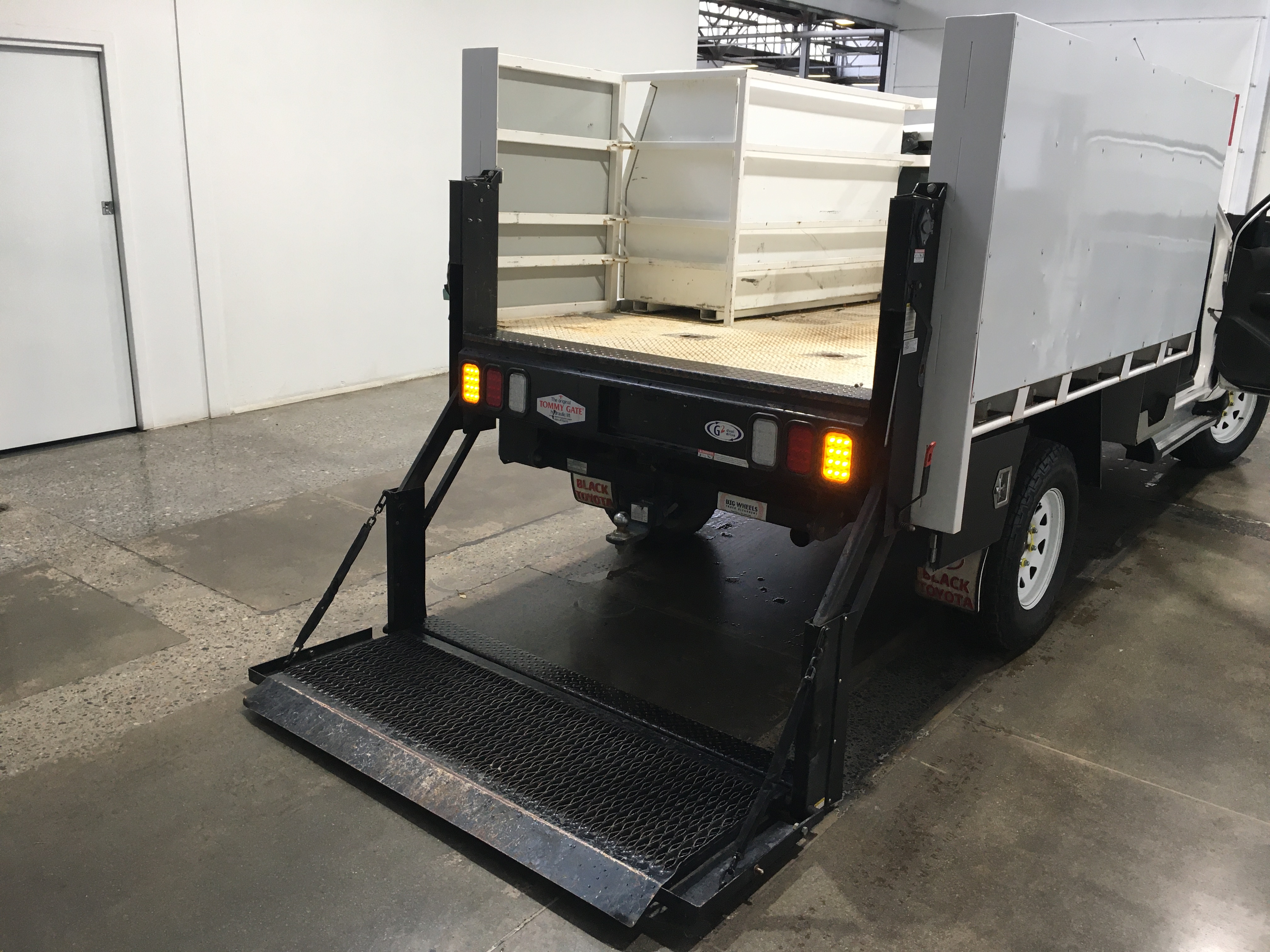 END OF LEASE SALE: Mixed lot of electrical goods