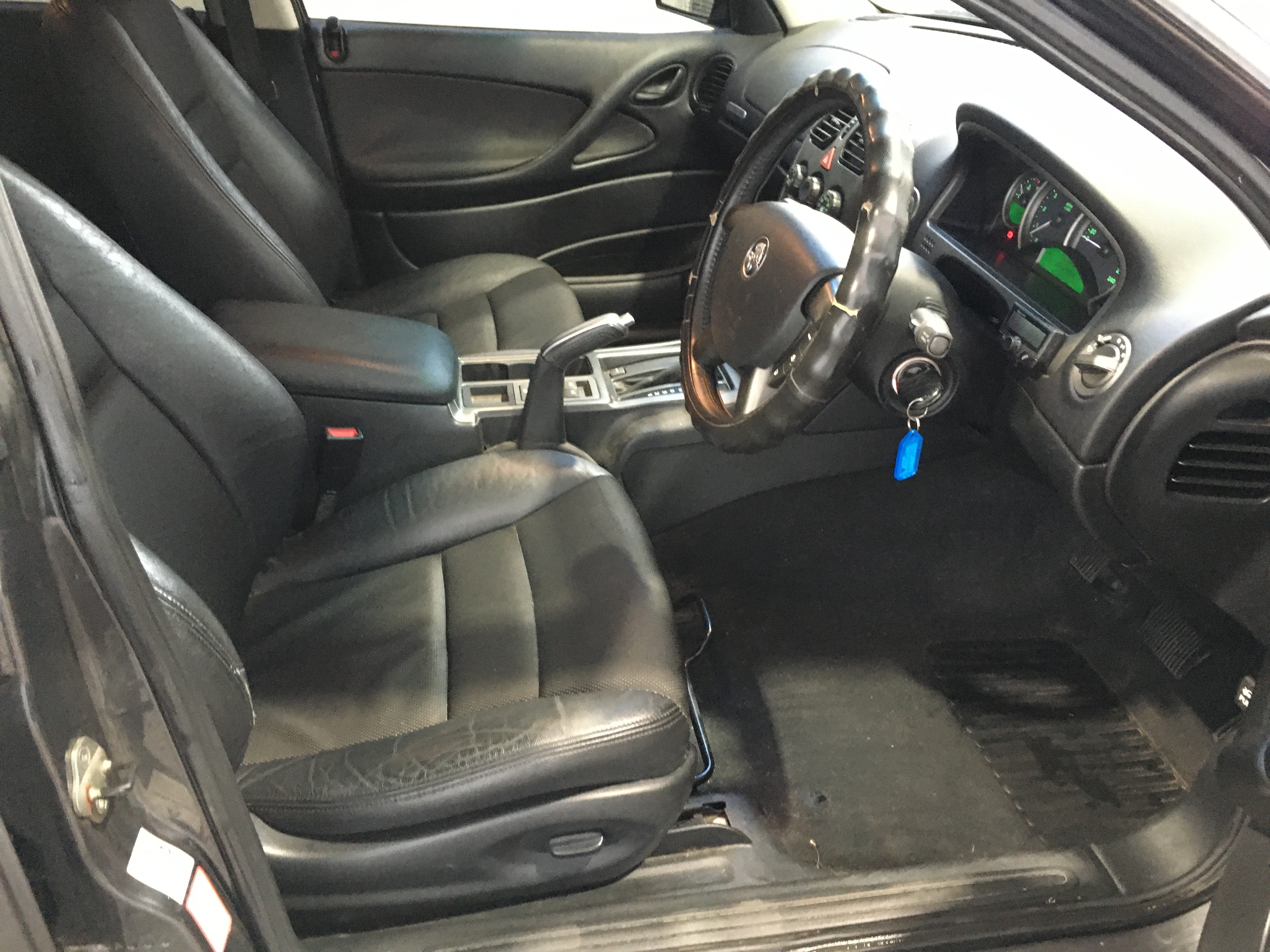 Elegant 925 Sterling Silver Bracelet Green & Clear Simulated Diamonds