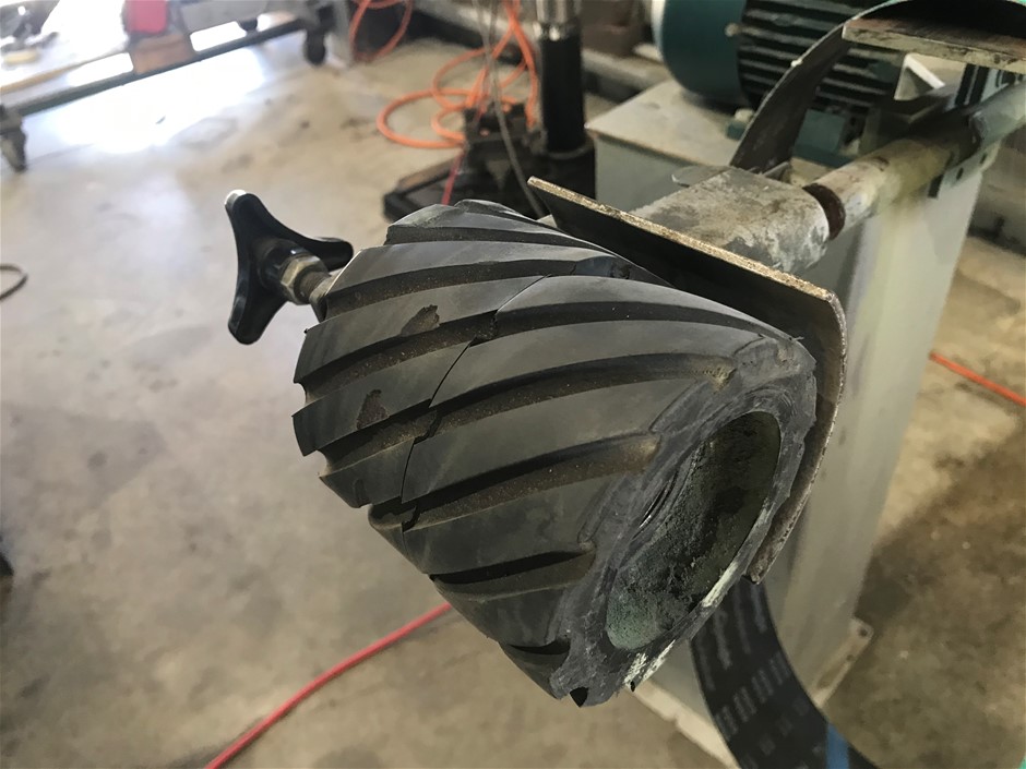 1990 Australia - 5 Dollar Coin - ANZAC Queen Elizabeth II-UNC