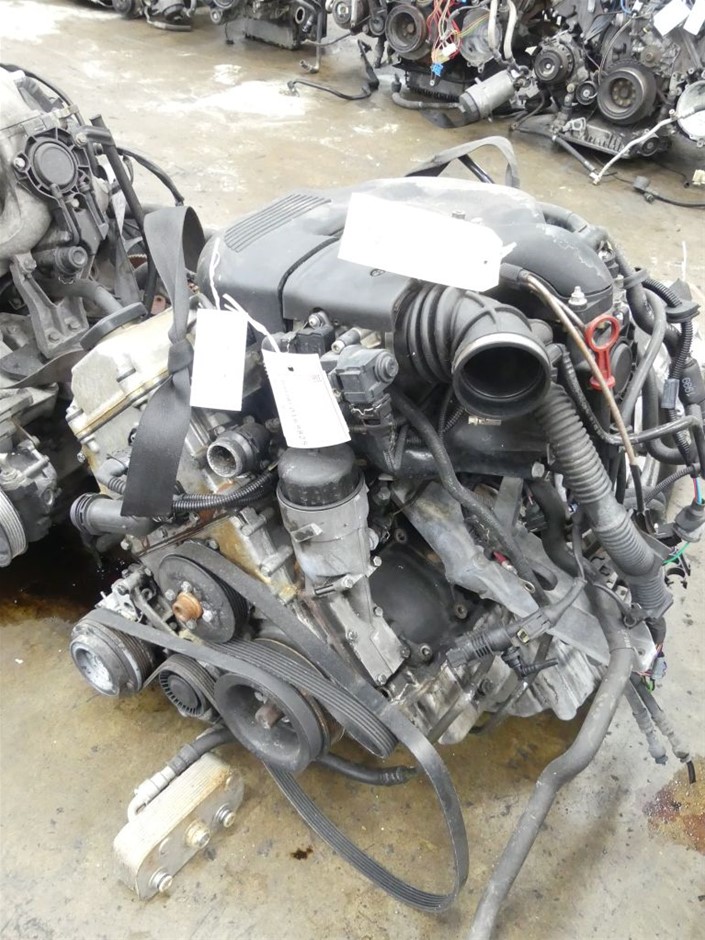 BRUNSWICK Acacia Reversible Bakers Board with Non-Slip Mat, 60 x 50 cm. NB: