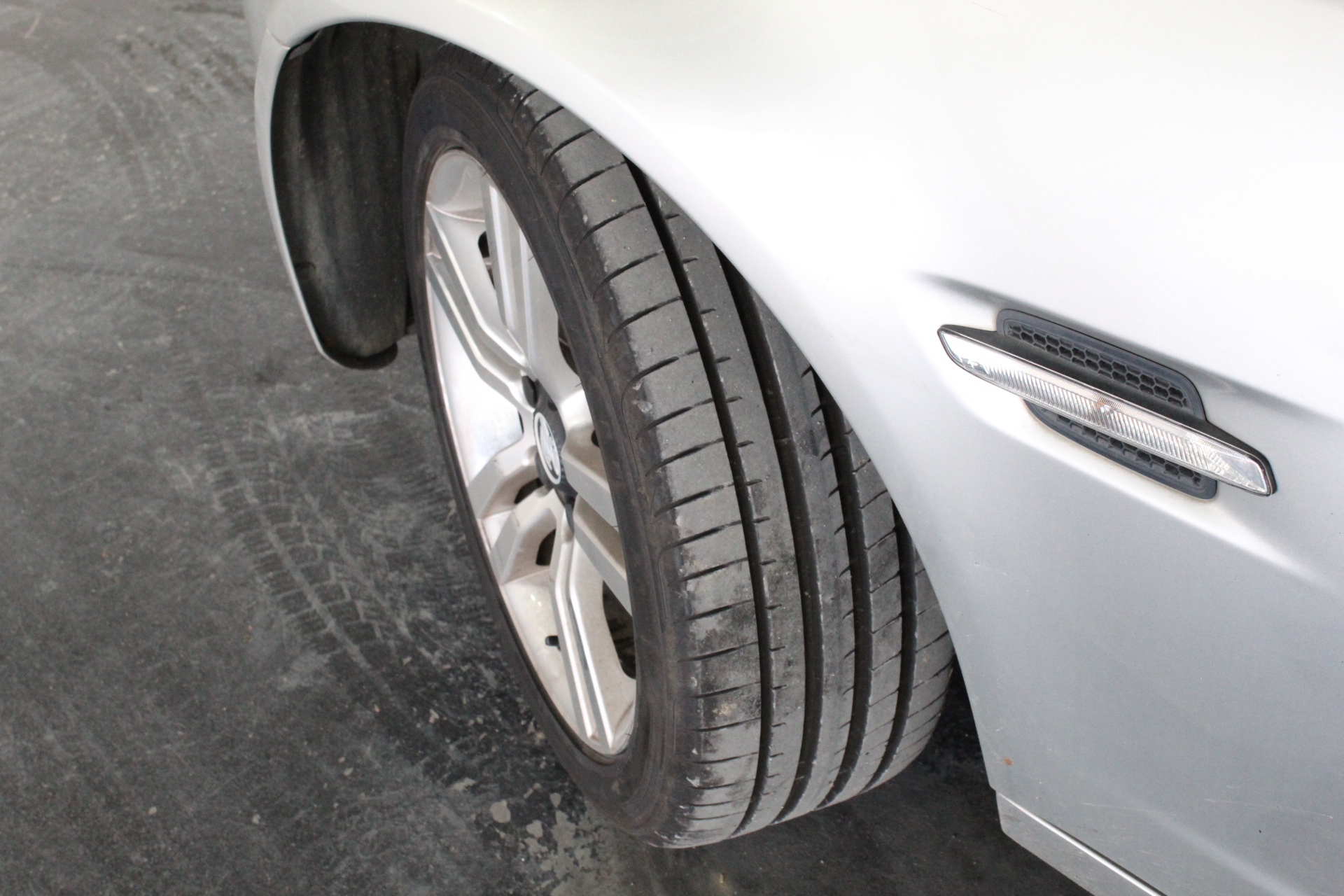 REMINGTON Volume Plus Air Styler. NB: Minor Use.