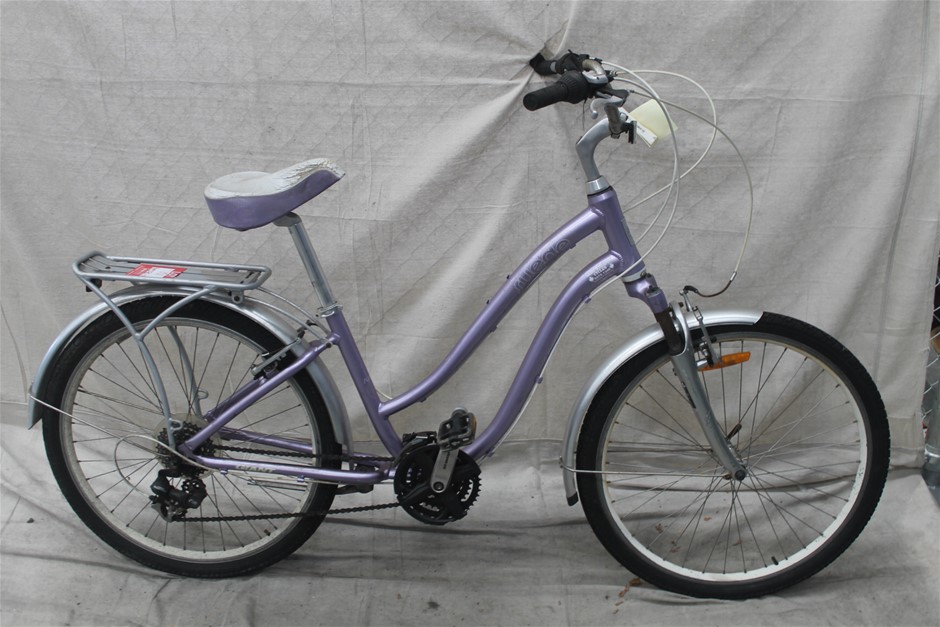 Yellow Gold Natural Emerald / Natural White Topaz & Diamond Ring with Valua