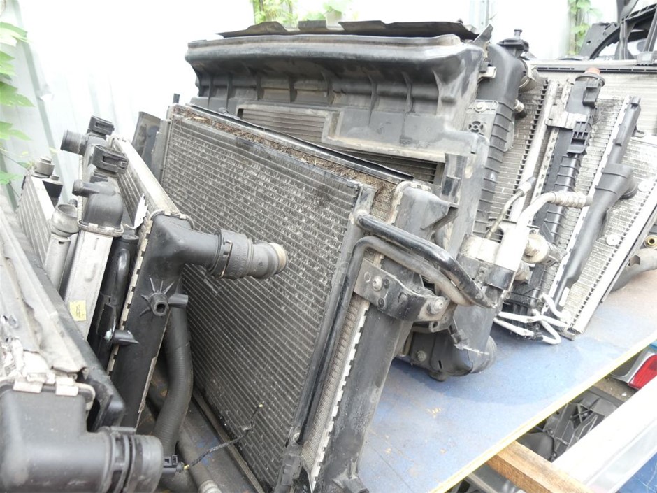 18KGF/ITALY  Yellow Gold Filled bangle -(stamped 18KGF/ITALY)