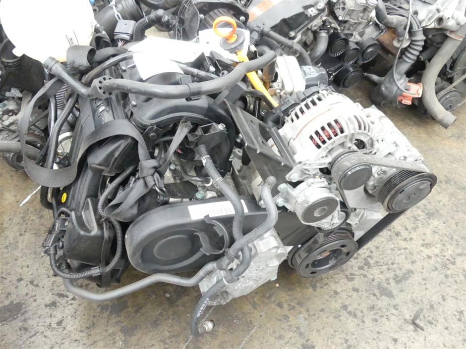 <p>2015 Isuzu NP 190 4 x 2 Pantech Truck</p>