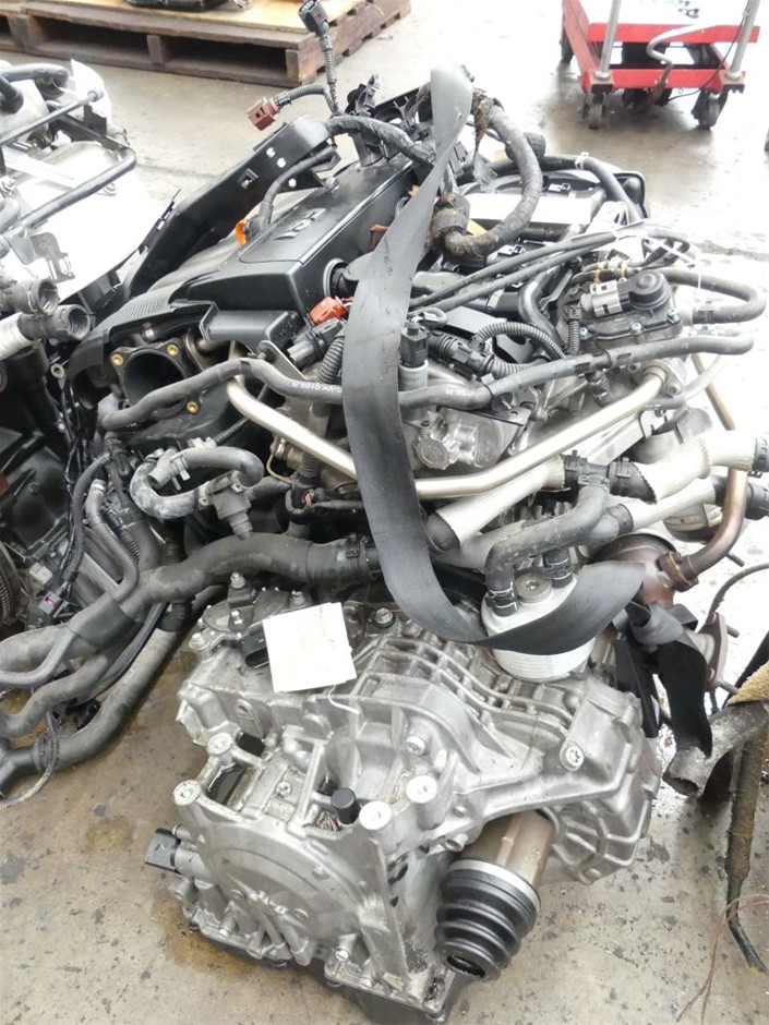 2015 Isuzu NPR 4 x 2 Pantech TrucK