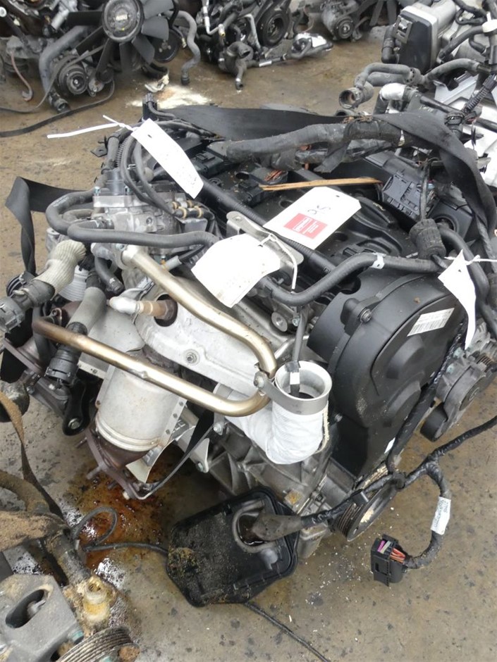 2015 Isuzu NPR 200 4 x 2 Pantech Truck