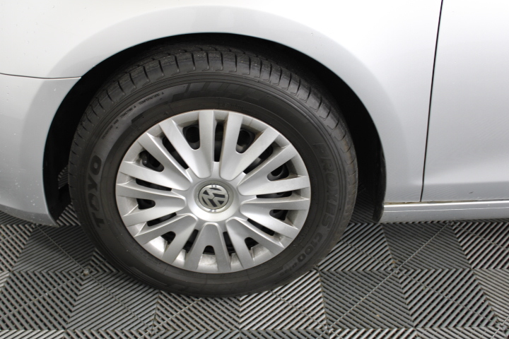 2012- 1 Ounce "Year Of The Dragon" Coin Finished in 999 Silver in Capsule