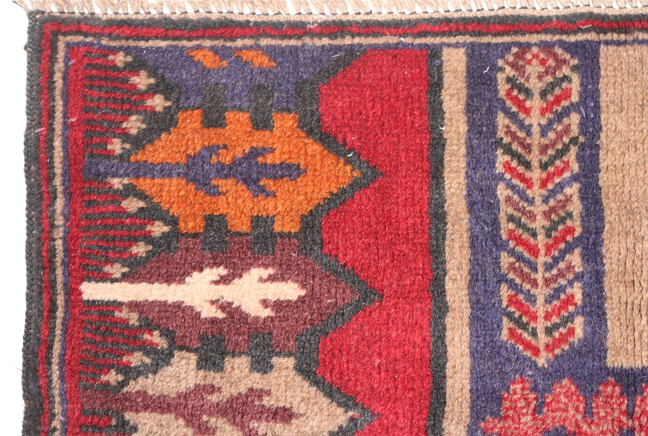 9ct Yellow Gold, 5.84ct Sapphire Earring