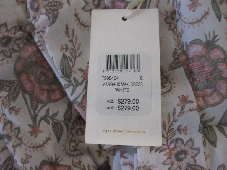 7-8mm White Pearls & Gold Plated Rhinestone Necklace.