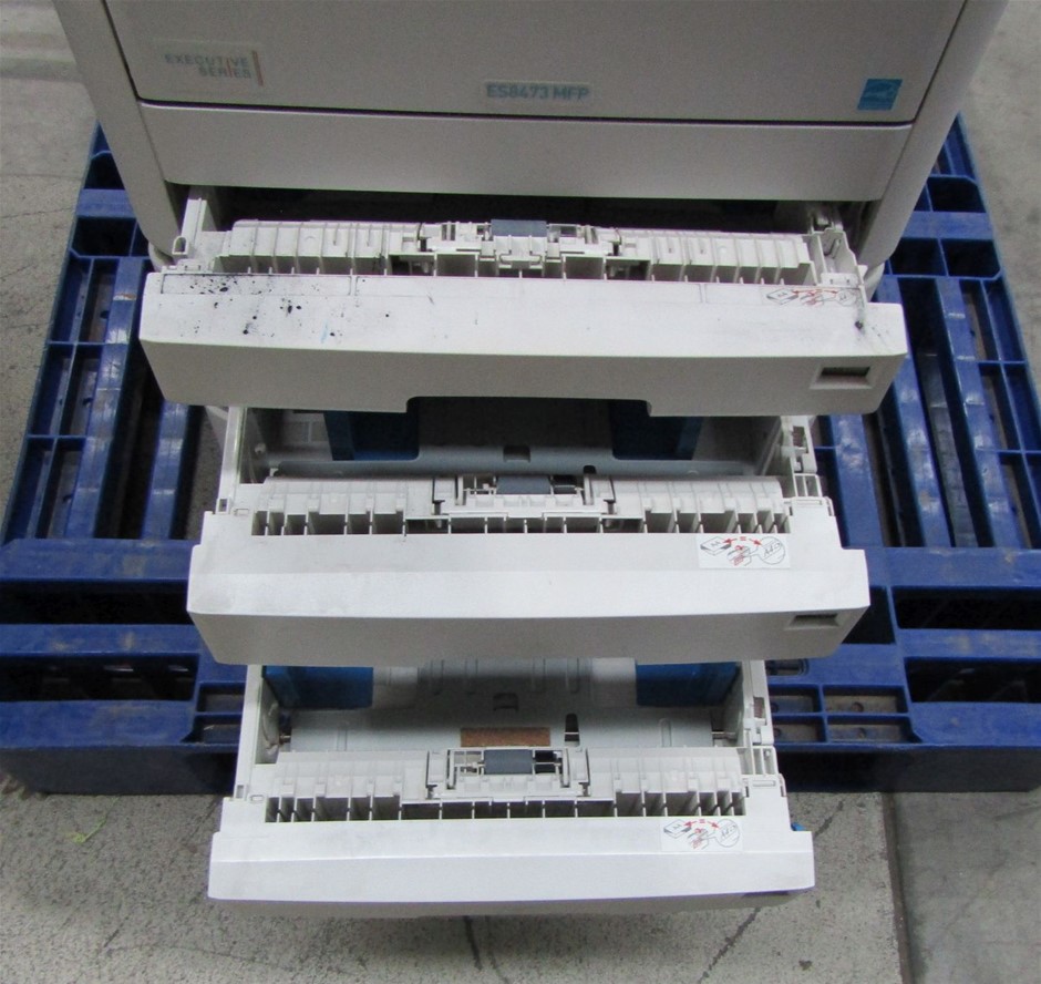 Replica Royal Ring - 16 Simulated Diamonds - US Size 7