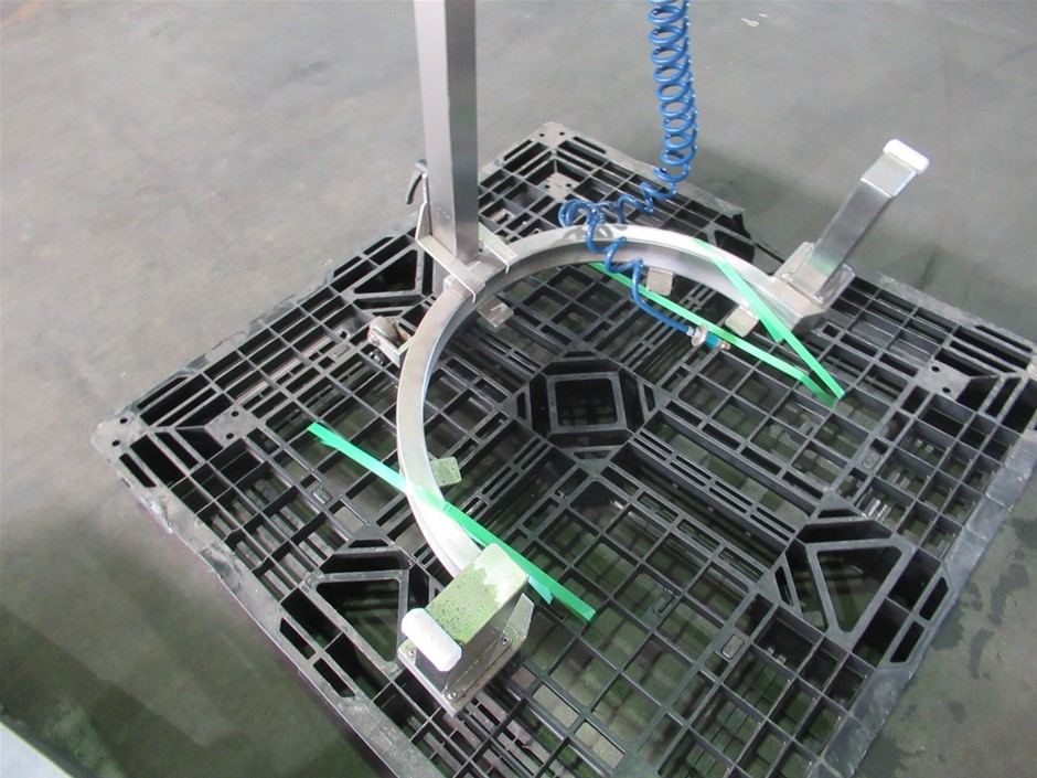 925 Sterling Silver Eternity Pendant Featuring 30 Crystals by Swarovski®