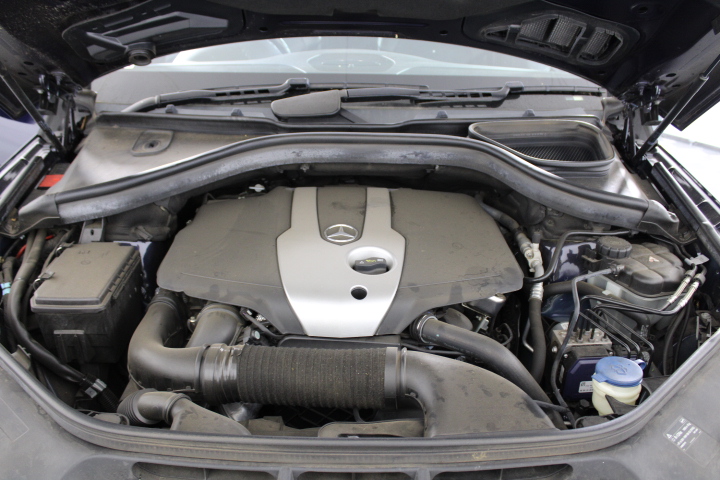 Yellow Gold Natural Ruby / Natural White Topaz Ring  with Valuation