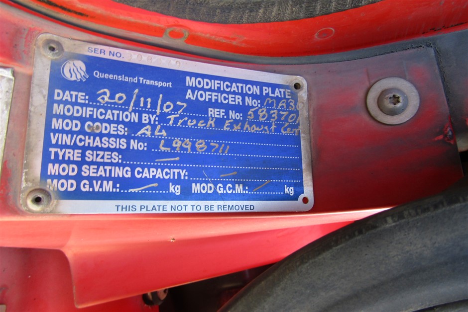 9K Yellow Gold HLW DIAMOND CUT CROSS PENDANT