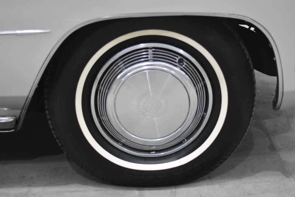 Bradman 5 Dollar Bi Metal Coin on Card of Issue 1996 Issued by RAM