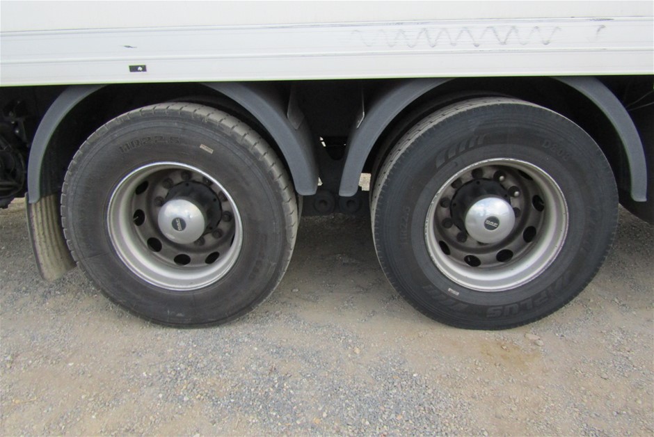 2 x Women's Outer Wear, Size XL, Incl: DANSKIN & 32DEGREES, Off White & Bla