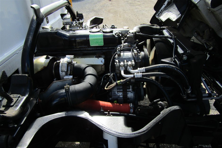 PUMA Women's Court Classy Shoes, Size US7, White/Silver (01), 184747. NB: h