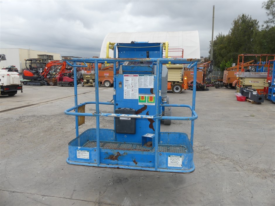 Wolf Blass Red Label Chardonnay (6x 750mL).