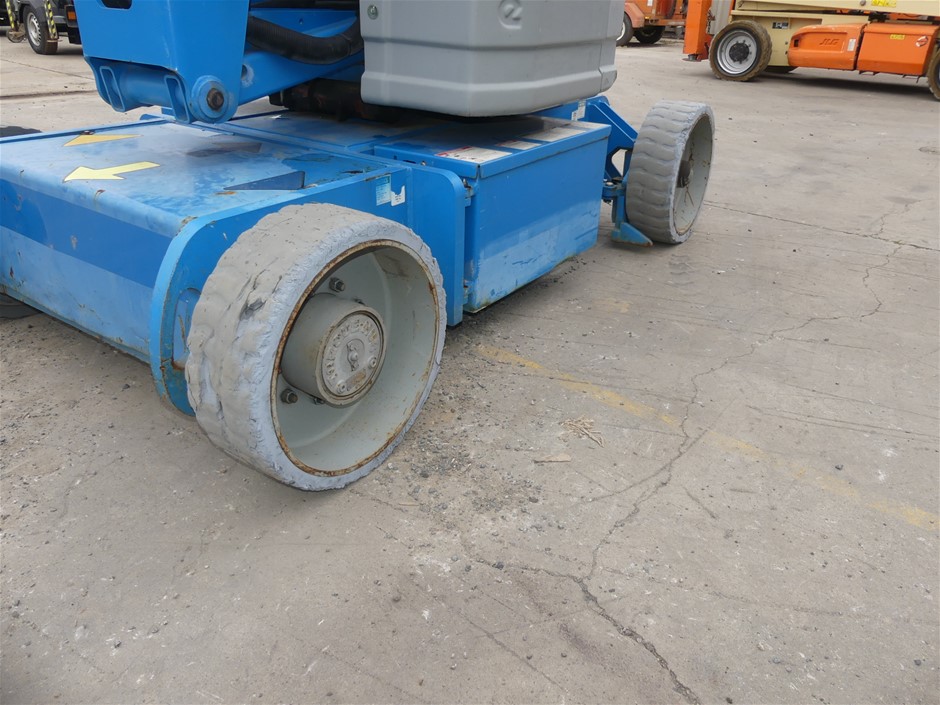 Wolf Blass Red Label Chardonnay Pinot Noir NV (6x 750mL).