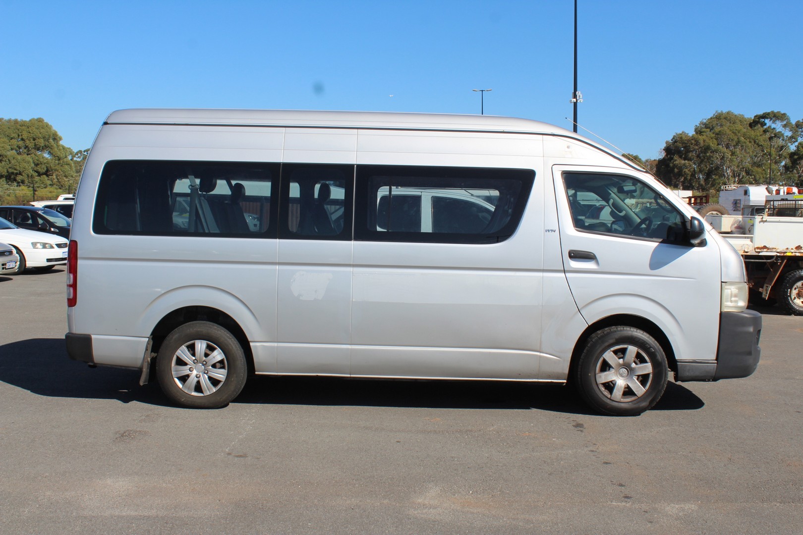 Duchesse De Paris Brut Blanc De Blancs NV (6x 750mL), France.