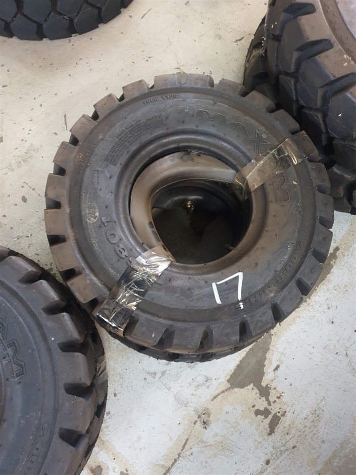 CYBERPOWER 8 Outlet Power board with 2 USB charge port, Surge and Overload