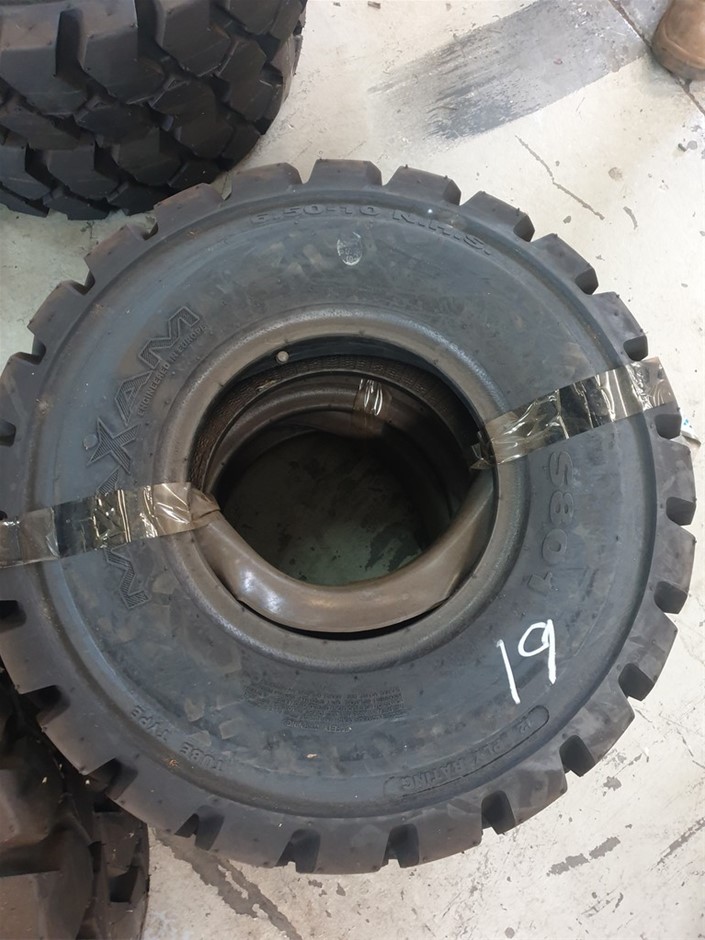 DECOR Hydro Double Wall Stainless Steel Bottle, Assorted, 750 ml Capacity.