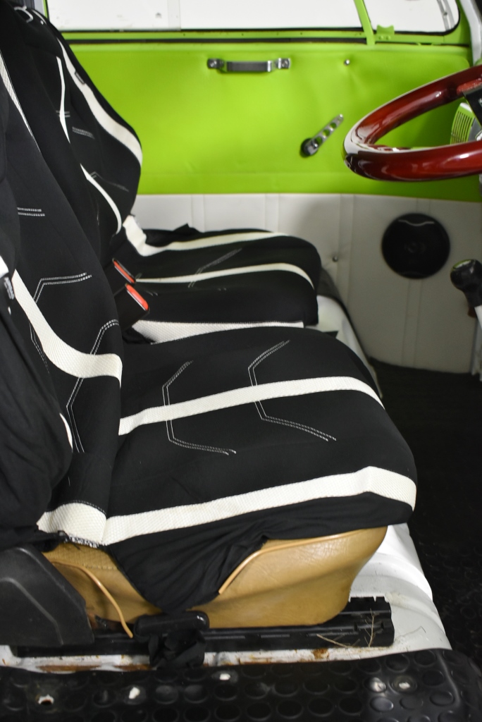 SHARK Steam & Scrub Mop, White. NB: no pads